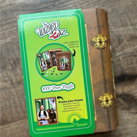 NWT The Wizard of Oz Emerald City 1000 Piece Puzzle + Keepsake Book Box - Picture 7 of 8